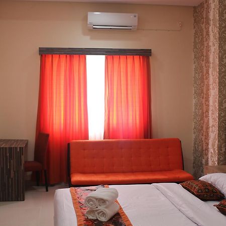 New D'Dhave Hotel 巴东 外观 照片