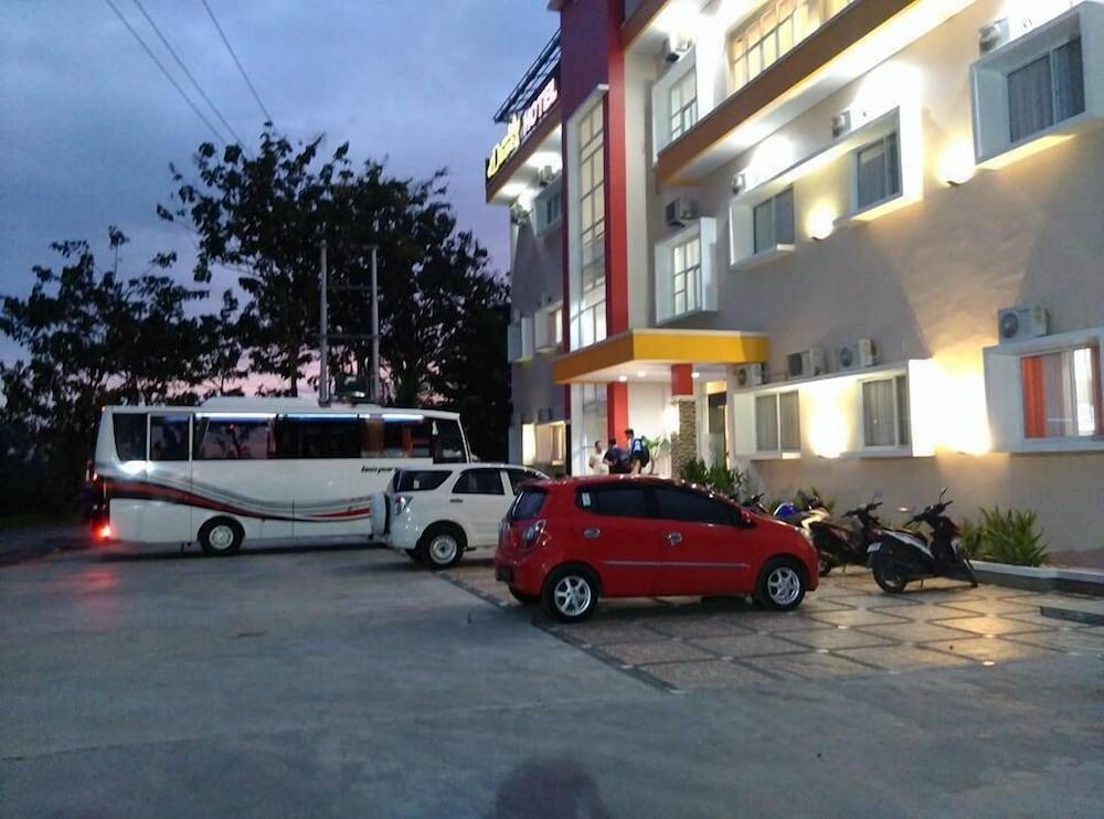 New D'Dhave Hotel 巴东 外观 照片