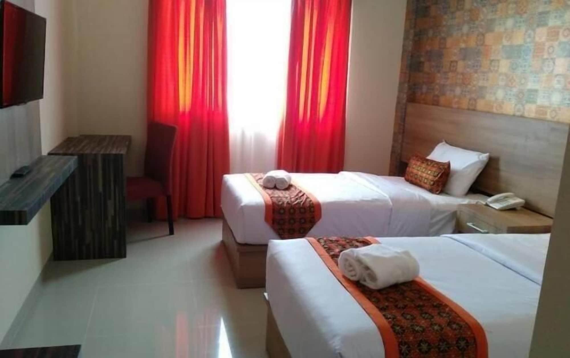 New D'Dhave Hotel 巴东 外观 照片