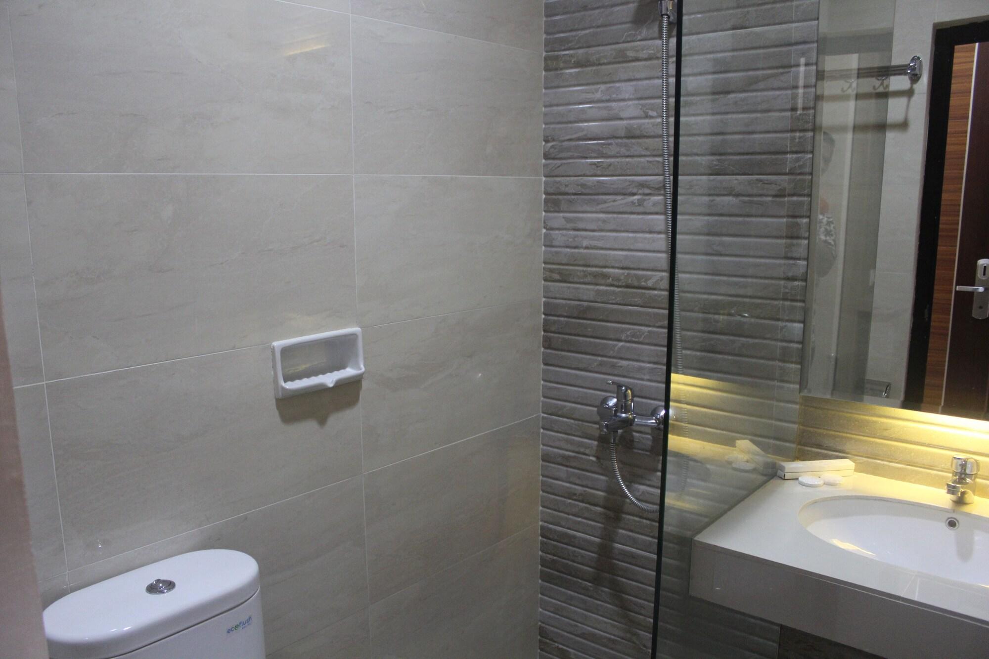 New D'Dhave Hotel 巴东 外观 照片