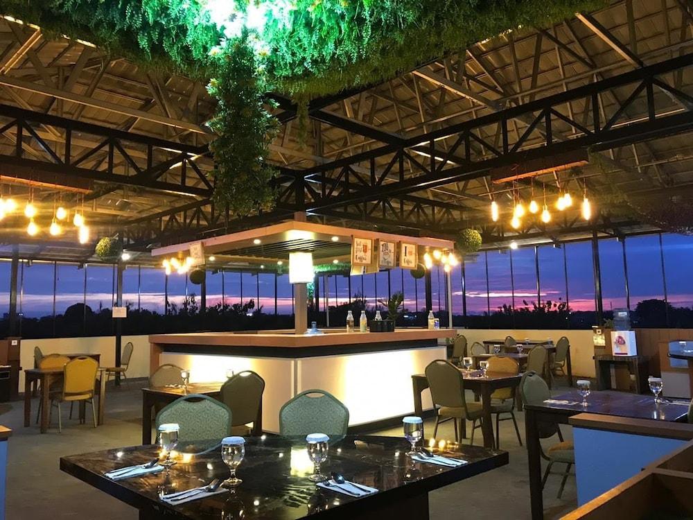 New D'Dhave Hotel 巴东 外观 照片