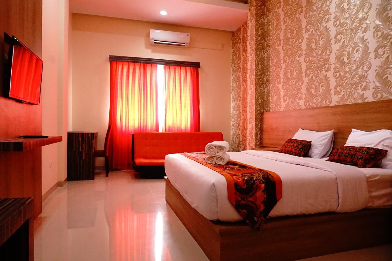 New D'Dhave Hotel 巴东 外观 照片