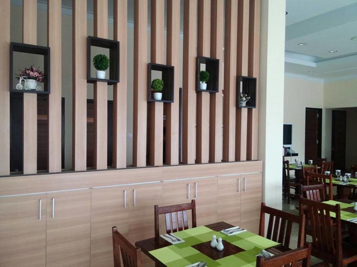 New D'Dhave Hotel 巴东 外观 照片