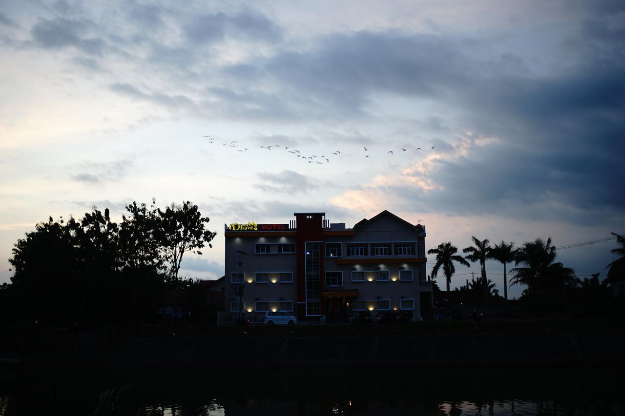 New D'Dhave Hotel 巴东 外观 照片