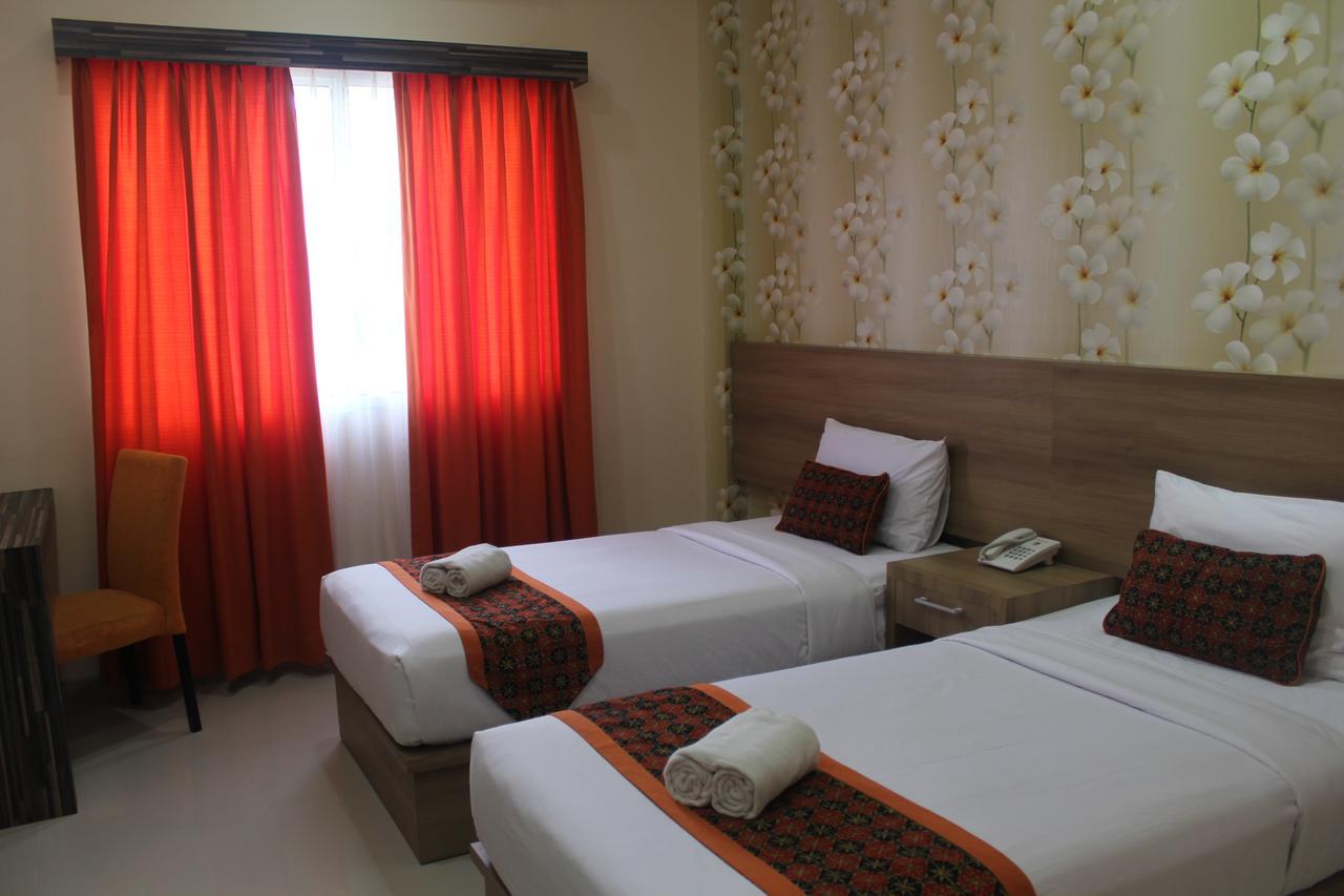 New D'Dhave Hotel 巴东 外观 照片
