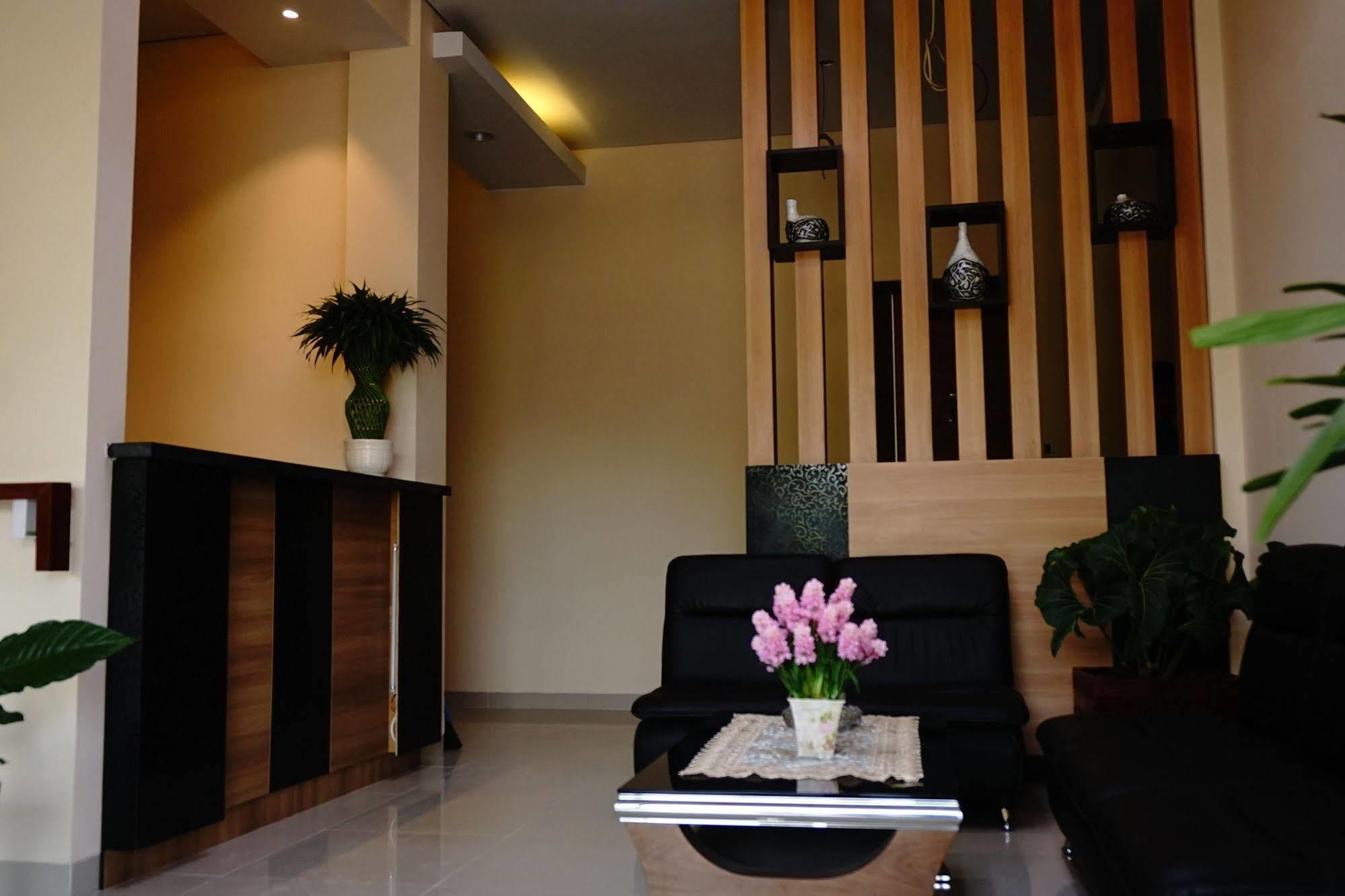 New D'Dhave Hotel 巴东 外观 照片